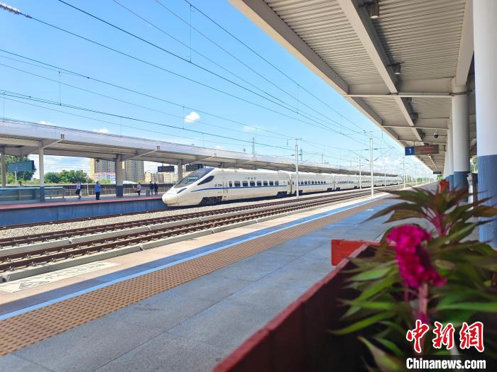 哈爾濱鐵路7月發(fā)送旅客629萬(wàn)人次旅游專列開行量同比增一倍