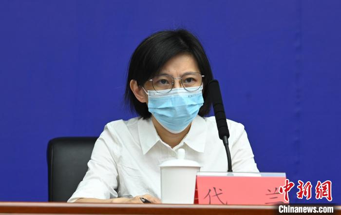 成都市經(jīng)信局總工程師代蘭?！“苍?攝