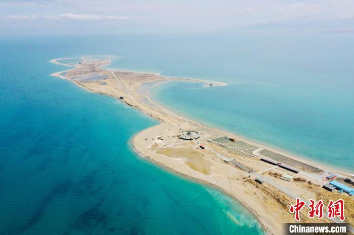 圖為青海湖?！±罱瓕?攝