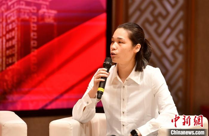 圖為林莉在福建師范大學(xué)分享會上發(fā)言。　呂明 攝