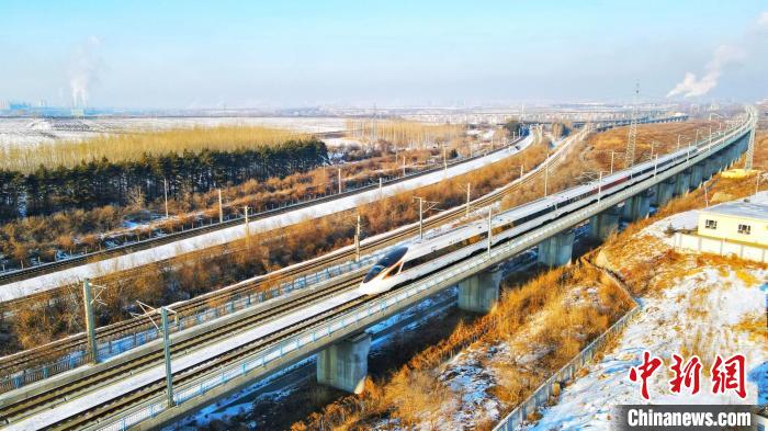 動(dòng)車組列車在運(yùn)行中?！」F提供