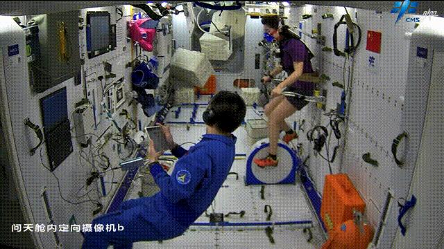 航天員在軌鍛煉。圖片來源：中國載人航天工程辦公室官方微信