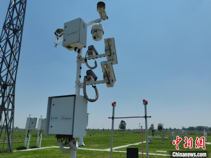壽縣國家氣候觀象臺(tái)內(nèi)各種觀測設(shè)備?！侨?攝