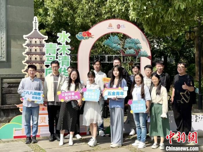 宣講團成員在永康市合影。　呂鈺寧 攝