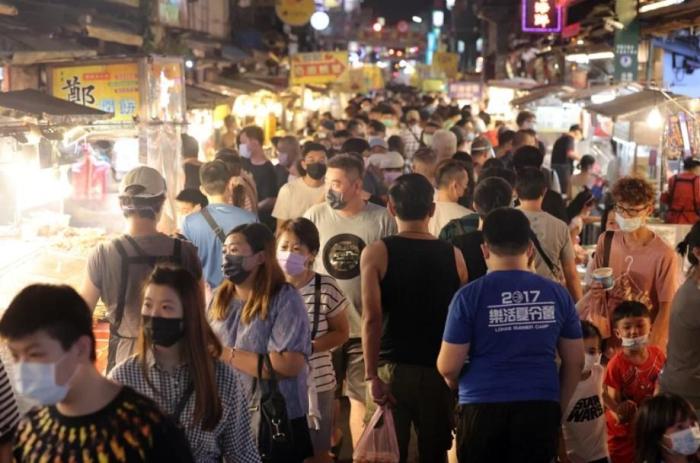 冰粉、雙皮奶、螺螄粉……臺網(wǎng)友發(fā)帖：臺灣街頭越來越多大陸小吃
