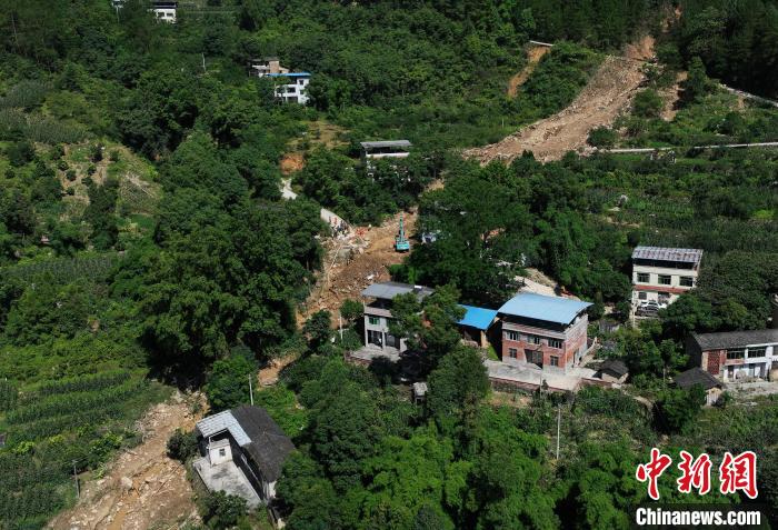 圖為航拍重慶萬州救援現(xiàn)場?！￡惓?攝