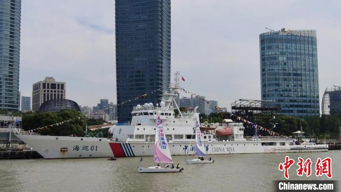 海事巡航救助船“海巡01”輪?？繃痛a頭，向公眾免費(fèi)開放。　朱秋祉傲 攝