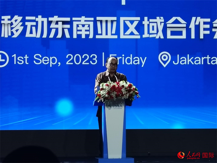 印尼通訊與信息技術(shù)部長(zhǎng)布迪·阿里·賽蒂亞迪致辭。人民網(wǎng)記者 李培松攝