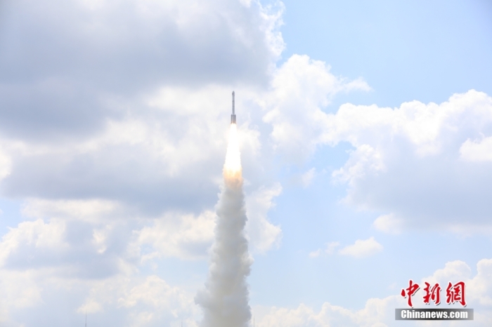 北京時間 2023年9月10日12時30分，中國在太原衛(wèi)星發(fā)射中心使用長征六號改運載火箭，成功將遙感四十號衛(wèi)星發(fā)射升空，衛(wèi)星順利進入預(yù)定軌道，發(fā)射任務(wù)獲得圓滿成功。該衛(wèi)星主要用于開展電磁環(huán)境探測及相關(guān)技術(shù)試驗。此次任務(wù)是長征系列運載火箭第487次飛行。王曉虎 攝