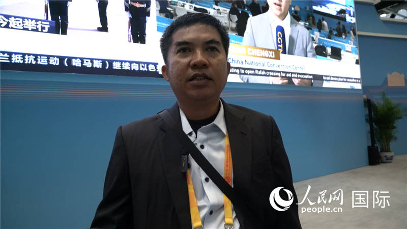 印尼《辛加朗綜合日報》記者班邦·蘇利斯提奧（Bambang Sulistio）與記者交談。人民網(wǎng) 楊春燕攝