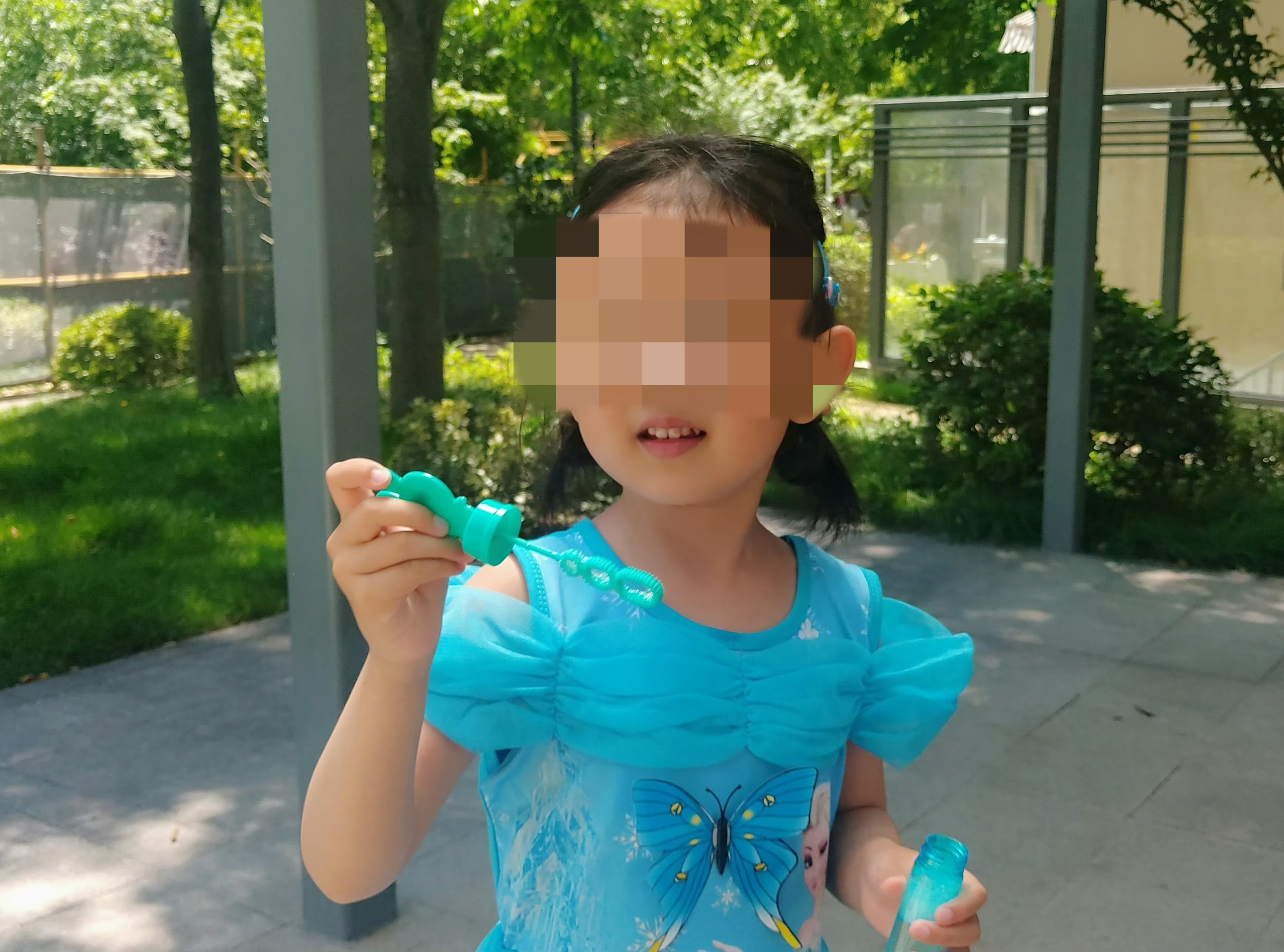 海灘失蹤女童。圖源：女童家人社交賬號