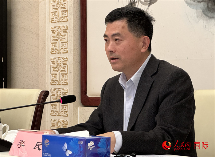 10月31日，歐美同學(xué)會(huì)秘書(shū)長(zhǎng)李民在第五屆中法文化論壇媒體吹風(fēng)會(huì)上講話。（人民網(wǎng) 謝瑩攝）