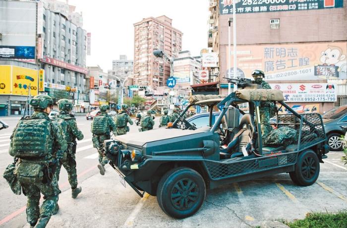 圖為2021年臺陸軍特種作戰(zhàn)指揮部在演習(xí)。圖片來源：臺灣《中國時報》。
