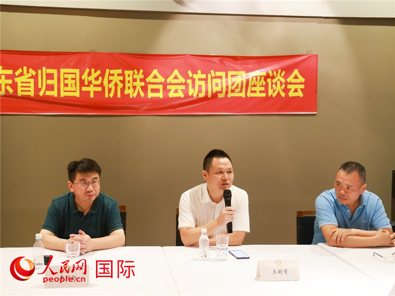 中國駐里約總領(lǐng)館副總領(lǐng)事王尉育（中）在座談會上致辭。人民網(wǎng)記者 陳海琪攝
