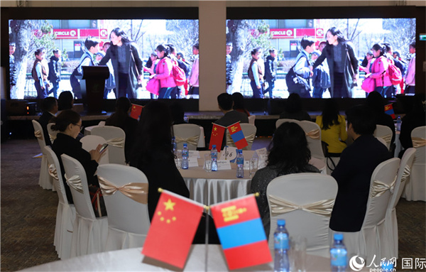 12月1日，活動(dòng)現(xiàn)場(chǎng)播放防治結(jié)核病宣傳短片。人民網(wǎng)記者 霍文攝