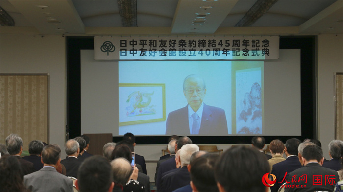 日本前首相福田康夫向活動發(fā)來視頻賀詞。人民網 許可攝