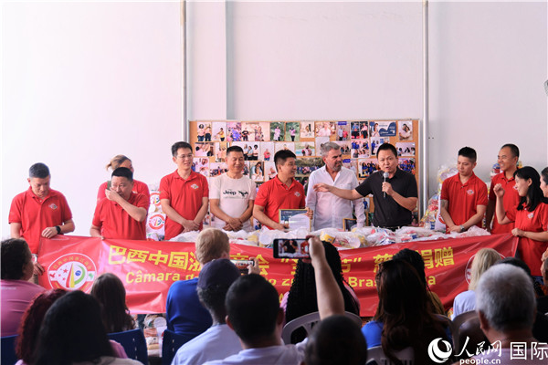 捐贈儀式現(xiàn)場。人民網(wǎng)記者 時元皓攝