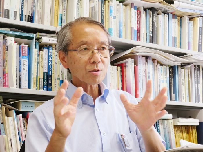 日本創(chuàng)價(jià)大學(xué)教授高橋強(qiáng)接受人民網(wǎng)采訪。（視頻截圖）