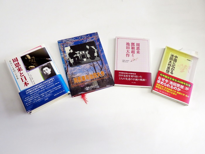 高橋強(qiáng)教授著有《周恩來(lái)與日本》、《周恩來(lái)與池田大作》等。（視頻截圖）