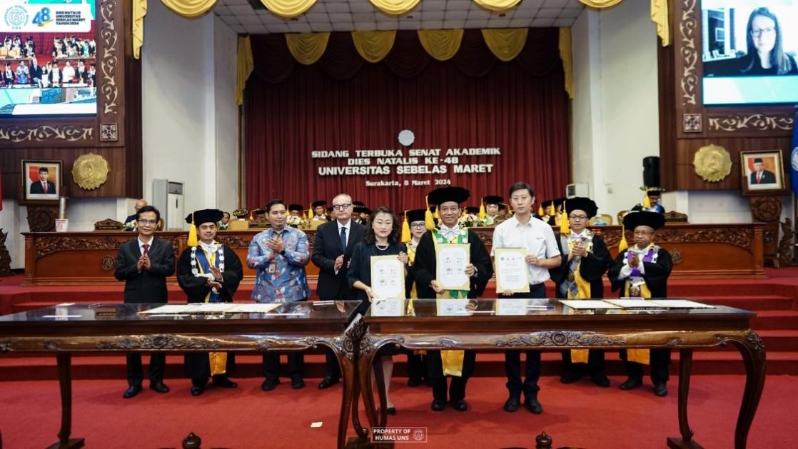 西華大學、三一一大學、印尼鋰源新材料有限公司、四川鋰源新能源有限公司四方共同簽署國際合作協(xié)議。印尼三一一大學孔子學院供圖