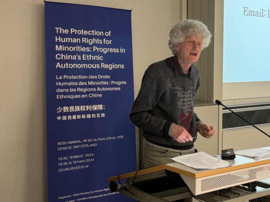 3月18日，由中國人權研究會主辦的“少數(shù)民族權利保障：中國西藏和新疆實踐”主題講座在瑞士日內(nèi)瓦舉行。圖為比利時知名藏學家安德烈·拉克魯瓦在講座上發(fā)言。新華社記者石松攝