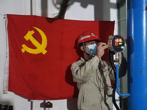 工作人員在進行工作。受訪單位供圖