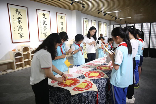1、長沙市雨花區(qū)校園清廉家風(fēng)館開館。受訪單位供圖