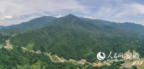 大別山旅游扶貧快速通道。人民網(wǎng) 陳若天攝