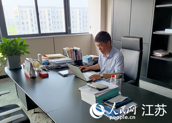 江蘇海安市2021年引進(jìn)的高端人才朱涼偉博士。人民網(wǎng)記者 王繼亮攝
