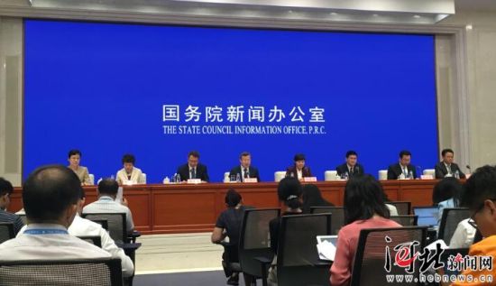 8月26日，國務(wù)院新聞辦召開國務(wù)院政策例行吹風(fēng)會。圖為吹風(fēng)會現(xiàn)場。 記者李巍攝