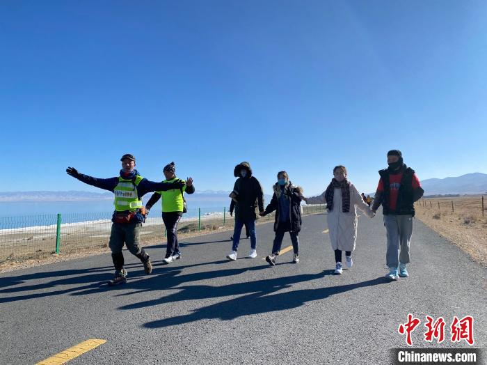 圖為徒步現(xiàn)場。　李江寧 攝