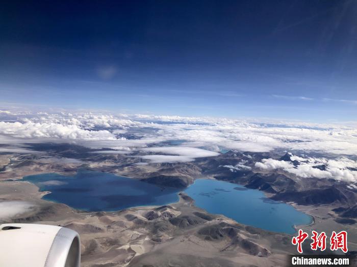 西藏阿里到拉薩航班途經(jīng)的高原湖泊?！?lt;a target='_blank' href='/'><p  align=