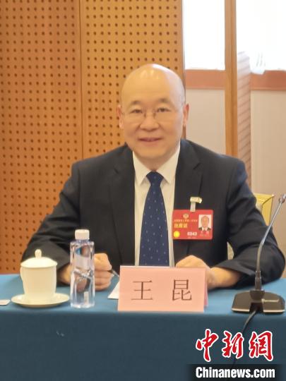 圖為全國(guó)政協(xié)委員，農(nóng)工黨青海省委會(huì)主委王昆?！∈茉L者供圖