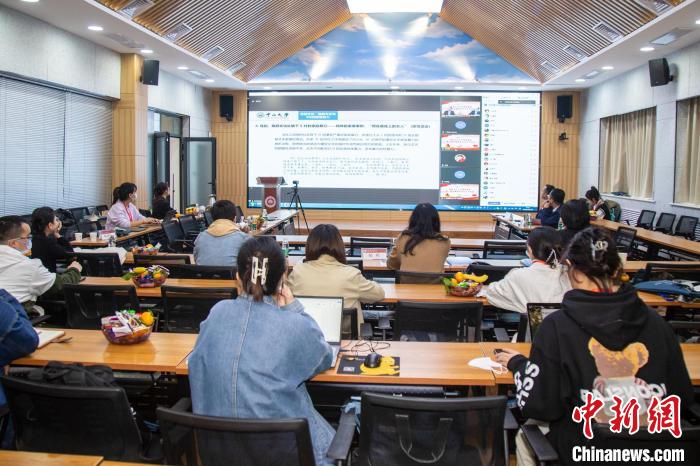 圖為論壇會(huì)議現(xiàn)場(chǎng)。　同東放 攝