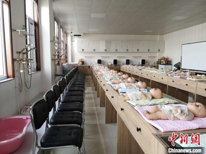 由人社部重點幫扶打造的“天鎮(zhèn)保姆”，已成為全國知名的勞務(wù)輸出品牌?！》尔惙?攝
