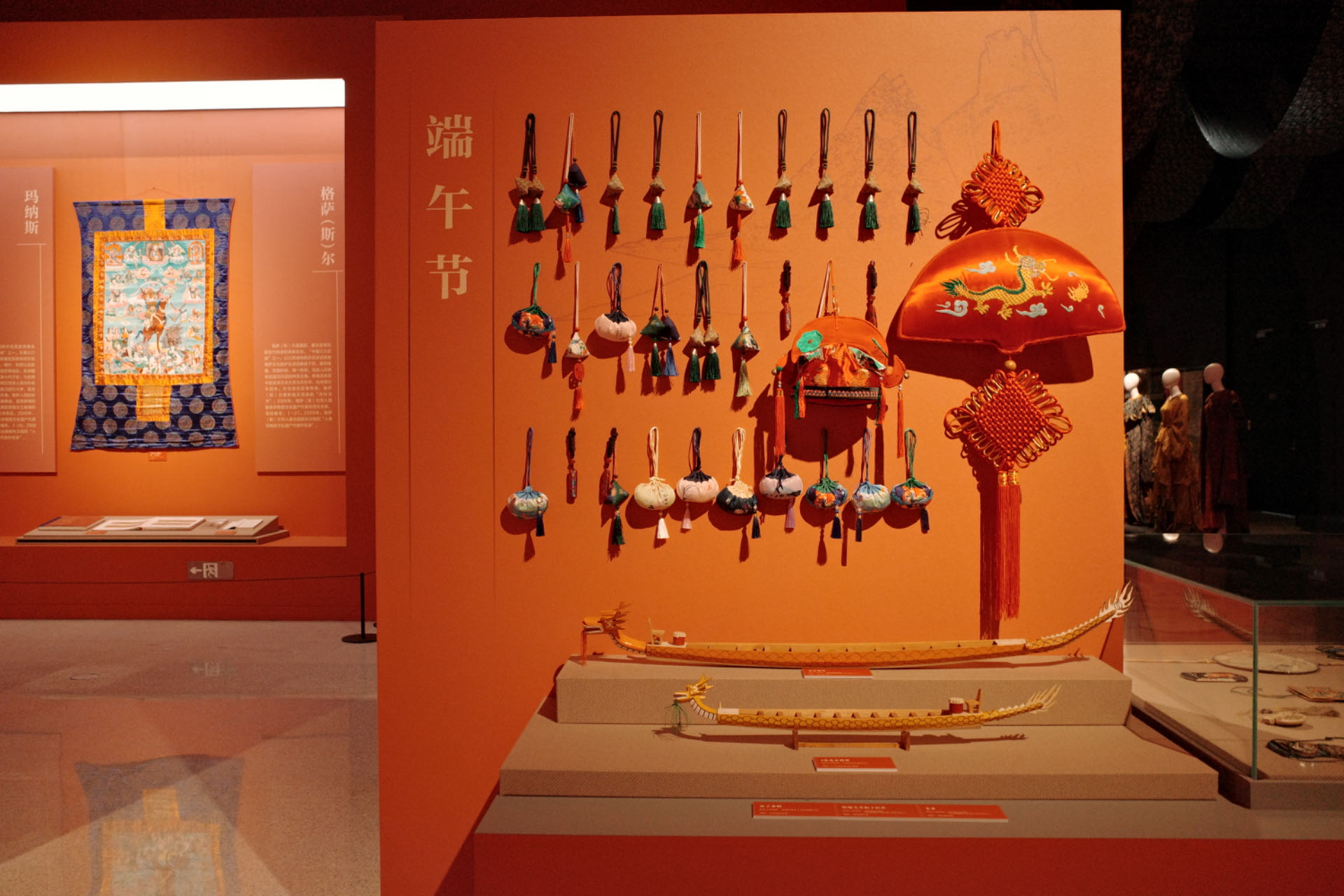 “氣象萬千——中國非遺保護(hù)實(shí)踐主題展”展示了端午節(jié)主題的非遺。人民網(wǎng)記者 劉微攝