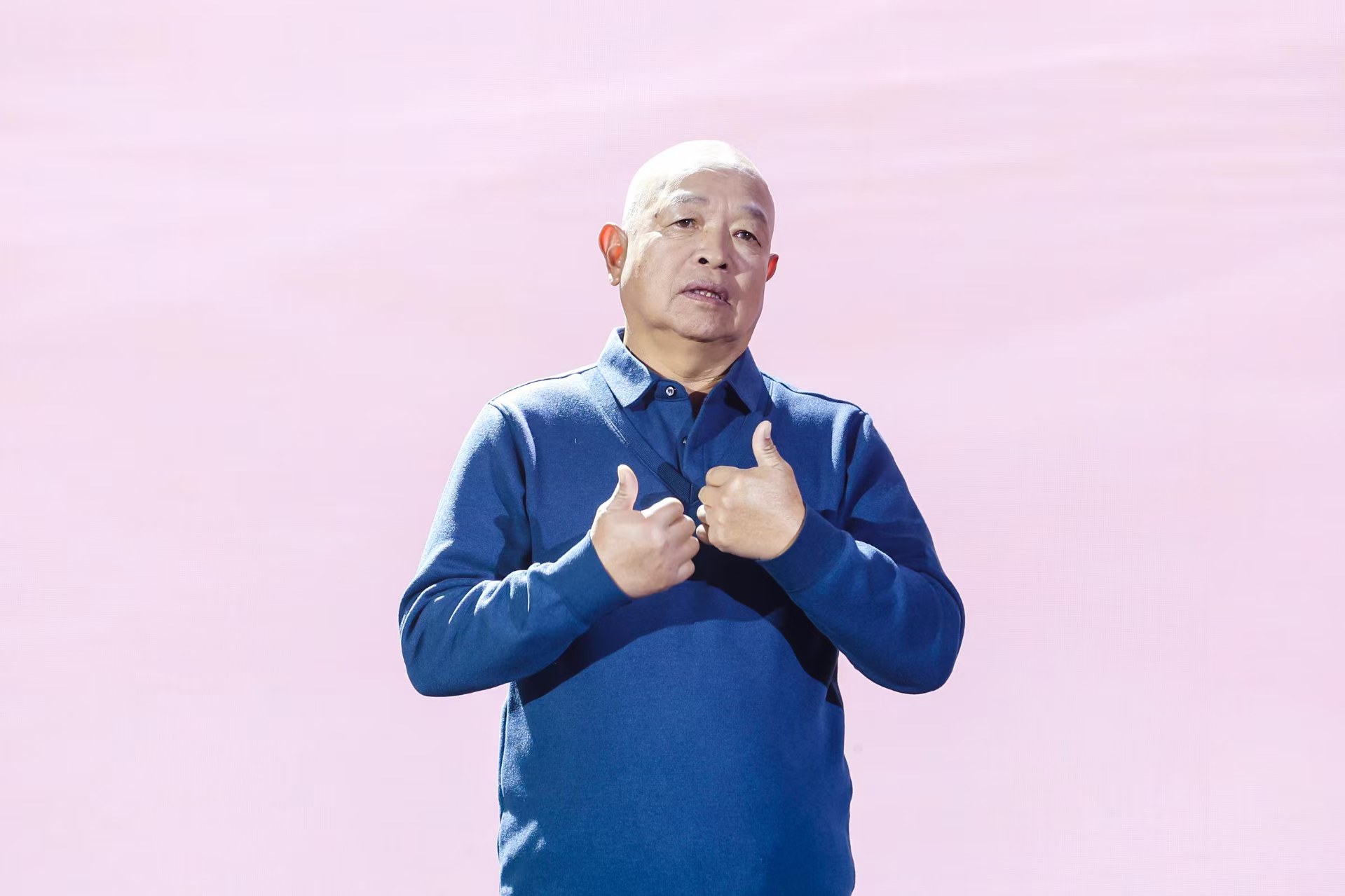 “山東好人”、煙臺(tái)市無(wú)聲洗車場(chǎng)經(jīng)理柳興濤。人民視頻供圖。