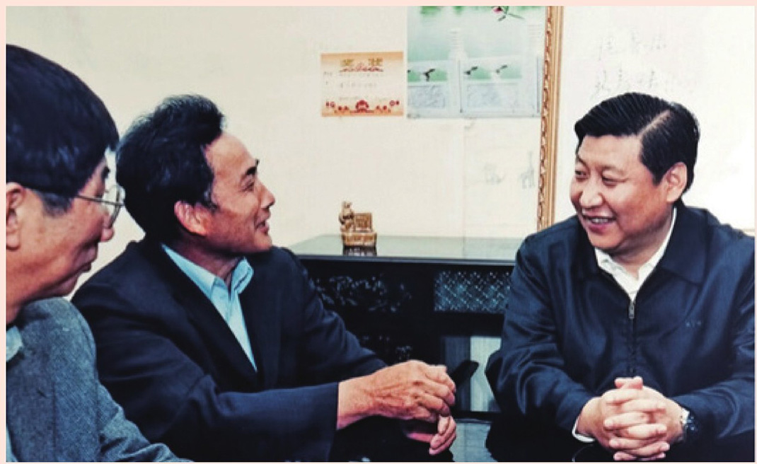 2003年4月24日，時(shí)任浙江省委書記習(xí)近平在浙江下姜村調(diào)研。