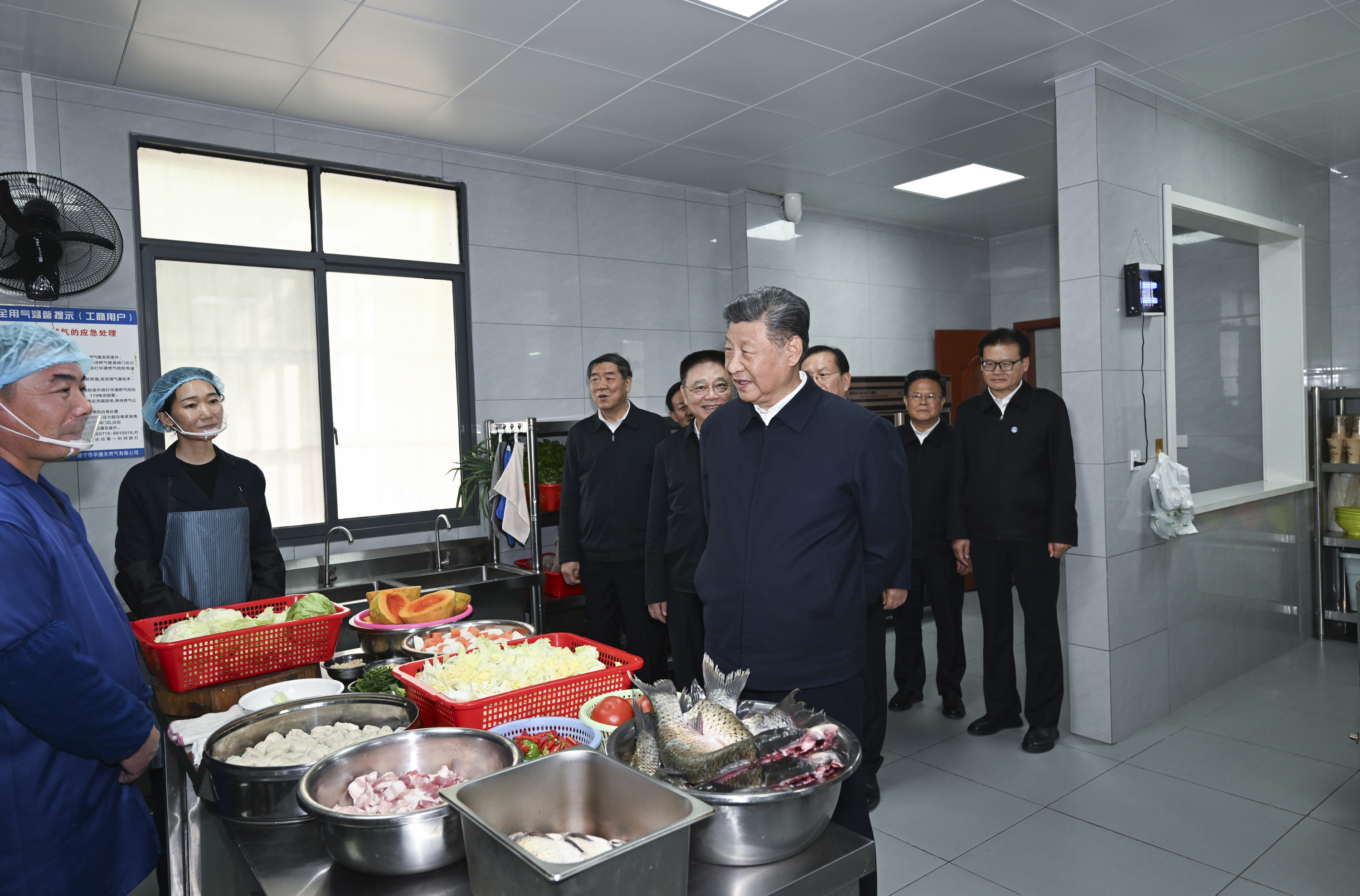 2024年11月5日，習(xí)近平總書記在湖北省咸寧市嘉魚縣潘家灣鎮(zhèn)四邑村考察。