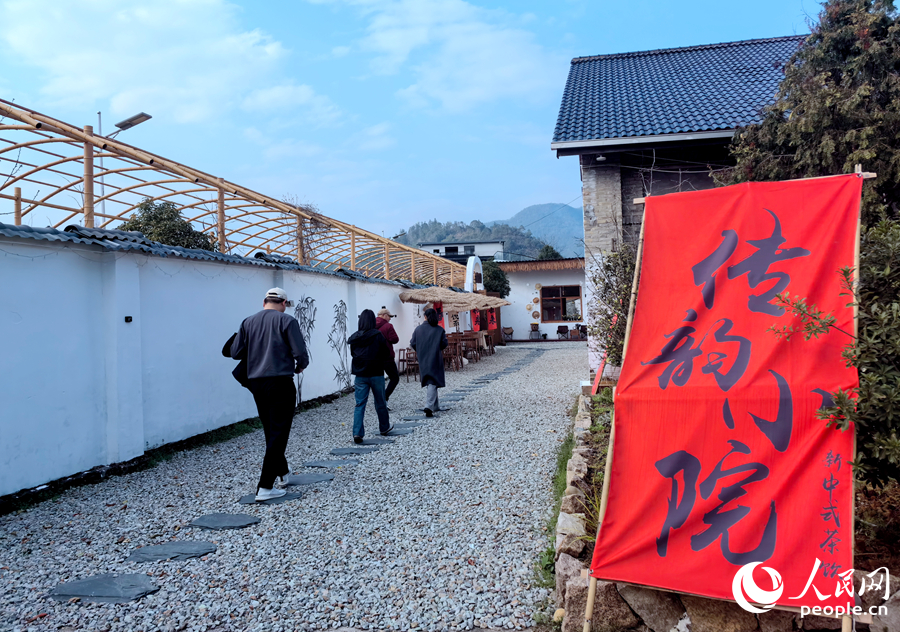 舊茶廠改造后的“傳韻小院”新中式茶館。人民網(wǎng)記者 林曉麗攝