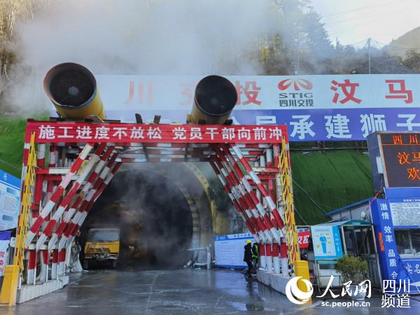 獅子坪隧道口。郭瑩 攝