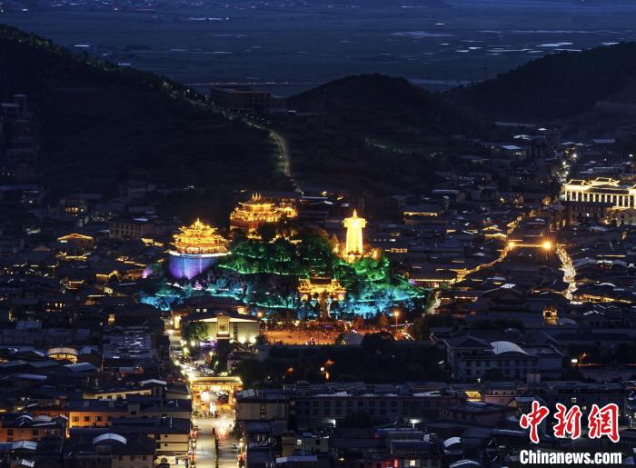 圖為滇藏茶馬古道重鎮(zhèn)獨(dú)克宗古城已成為知名旅游景點(diǎn)?！『蜁匝?攝