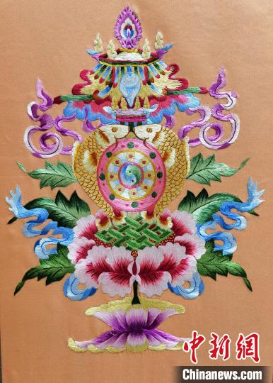 圖為藏繡作品。　祁增蓓 攝