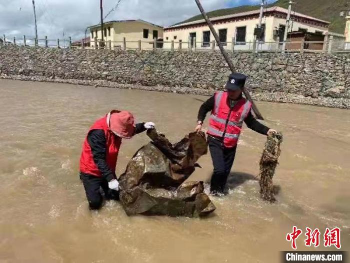 守護(hù)長(zhǎng)江支流的青?！肮_(dá)義警”