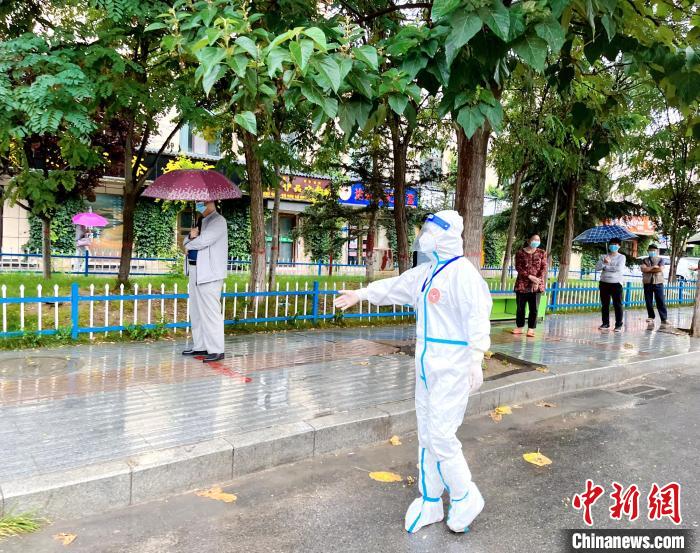 高原小城青海尖扎抗疫見聞：柔肩亦可擔(dān)重任，夫妻檔聞令而動(dòng)