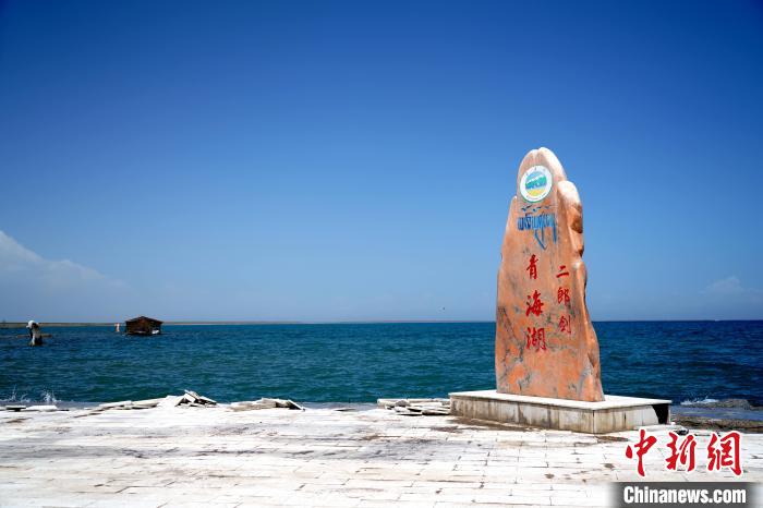 圖為青海湖景區(qū)一角?！O睿 攝