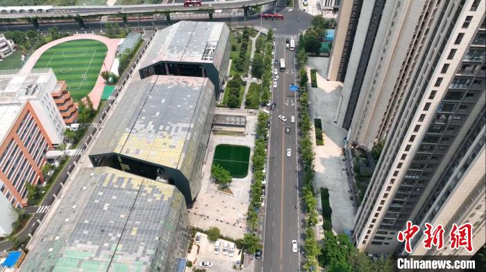 匯泉路社區(qū)一角?！「呒午?攝