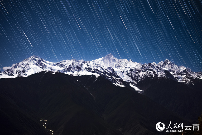 梅里雪山“星河流淌”奇觀。趙一舟攝