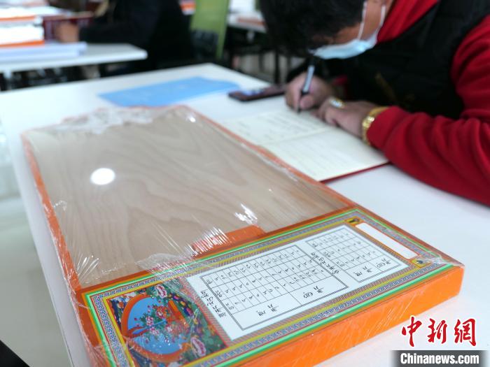 圖為天文歷算計(jì)算工具?！≈x牧 攝