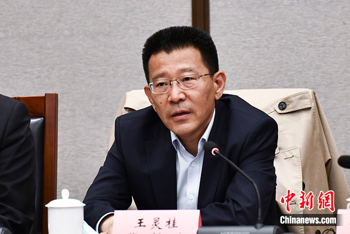 5月16日，由中國社會(huì)科學(xué)院西藏智庫、中國社會(huì)科學(xué)院民族學(xué)與人類學(xué)研究所主辦的第五屆西藏智庫國際論壇在北京舉行。中國社會(huì)科學(xué)院副院長王靈桂在致辭中表示，今年是西藏和平解放70周年，西藏人民團(tuán)結(jié)奮斗，把貧窮落后的舊西藏建設(shè)成經(jīng)濟(jì)發(fā)展、文化繁榮、社會(huì)進(jìn)步、環(huán)境良好、生活幸福的社會(huì)主義新西藏，西藏歷史上第一次徹底消滅了絕對(duì)貧困，同全國人民一起，西藏各族人民已經(jīng)走進(jìn)全面建成小康社會(huì)的新時(shí)代，進(jìn)入歷史發(fā)展的新坐標(biāo)。 <a target='_blank' ><p  align=